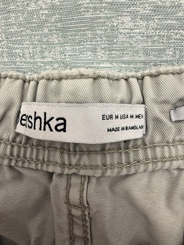 Pantalón cargo Bershka gris talla M