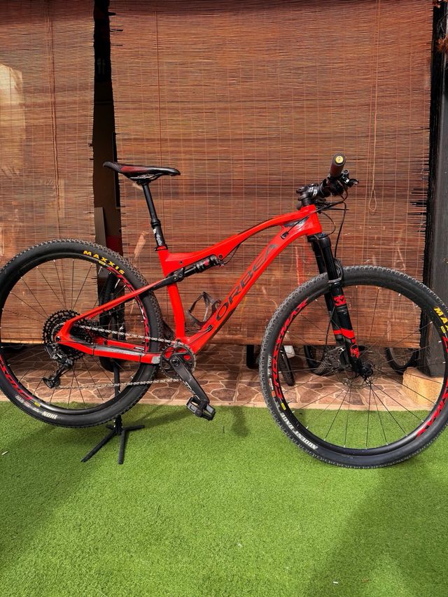 BICI DOBLE SUSPENSION CARBONO