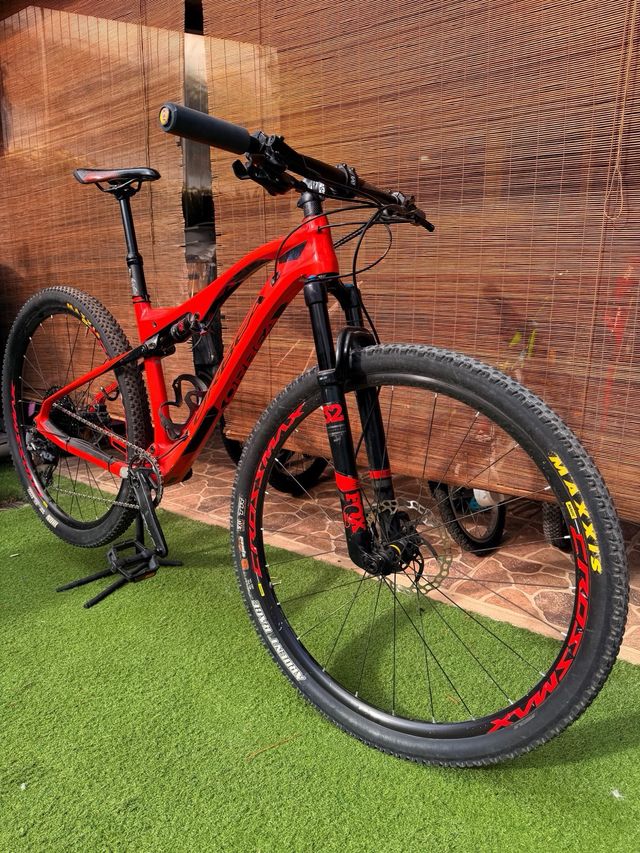 BICI DOBLE SUSPENSION CARBONO