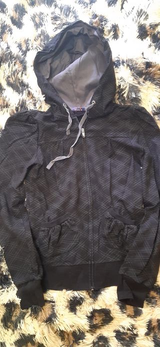 Sudadera cremallera y capucha. Pimkie. Talla XS