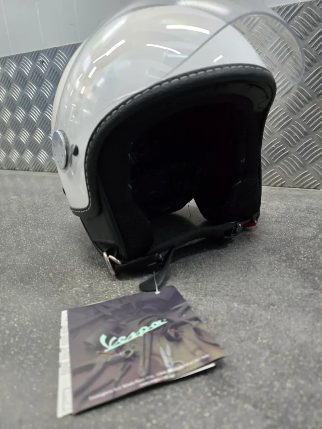 Casco Vespa Blanco Talla L con Visera