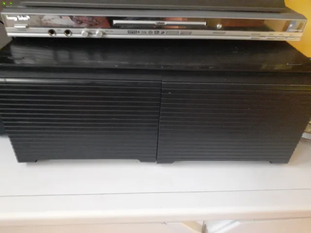 Lote aprox. 65 CDs Varios Artistas+ accesorio port