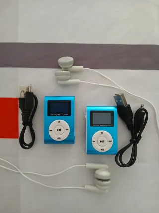 2 Reproductores MP3 Azul + Auriculares y USB