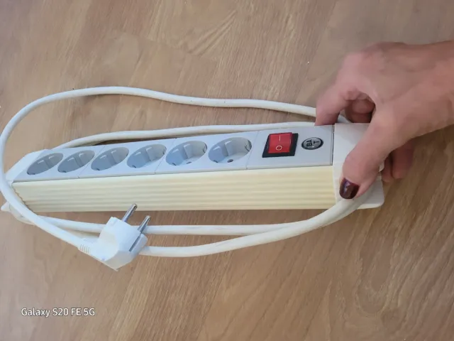 Regleta 6 enchufes marca BAT  con interruptor.