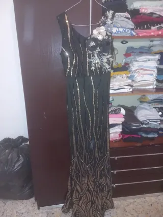 Vestido largo negro y dorado