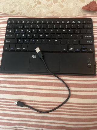 Teclado Bluetooth español Rii con touchpad