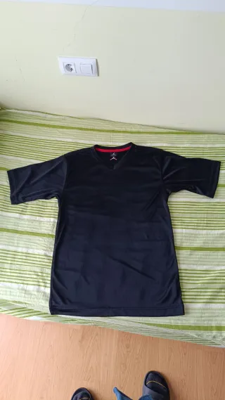 Camiseta Jordan Negra V-Neck