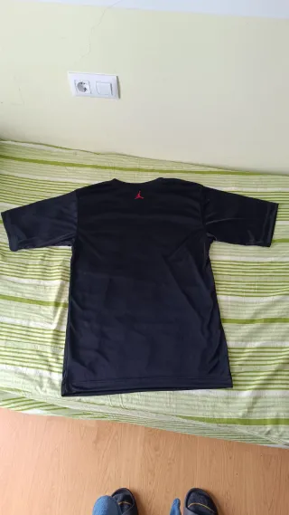 Camiseta Jordan Negra V-Neck