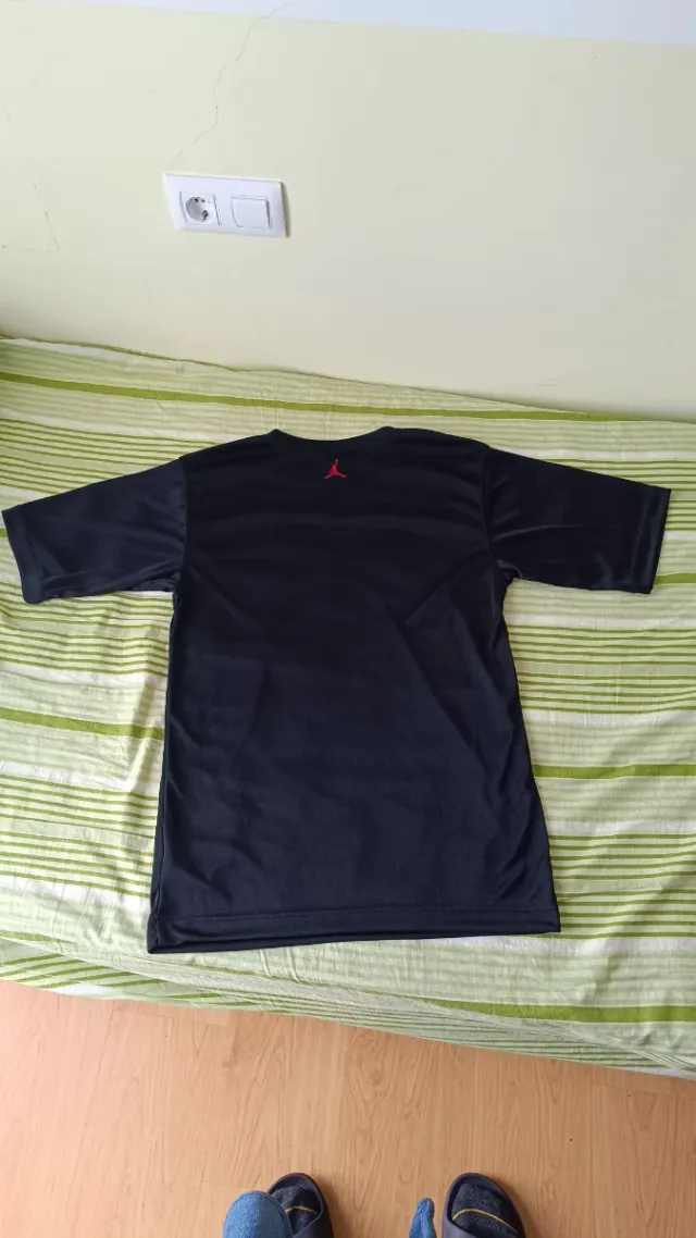 Camiseta Jordan Negra V-Neck