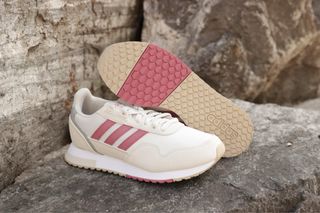 Zapatillas Adidas Beige y Rosa