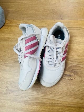 Zapatillas Adidas Beige y Rosa