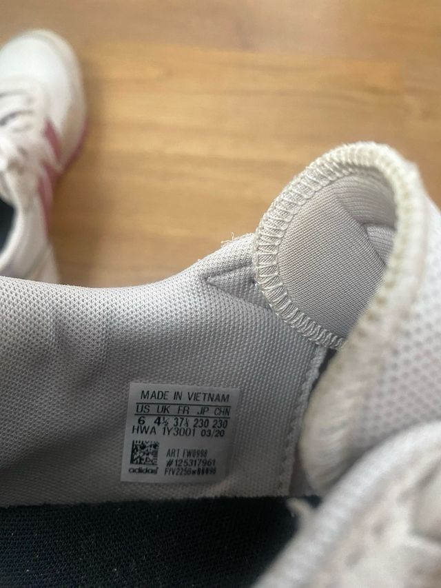 Zapatillas Adidas Beige y Rosa