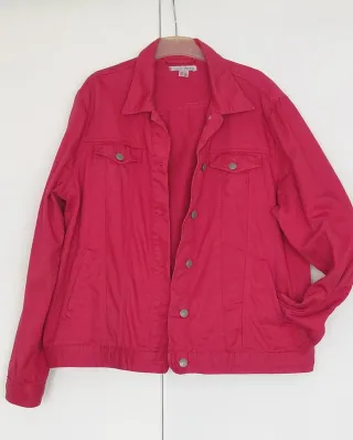 Cazadora vaquera roja