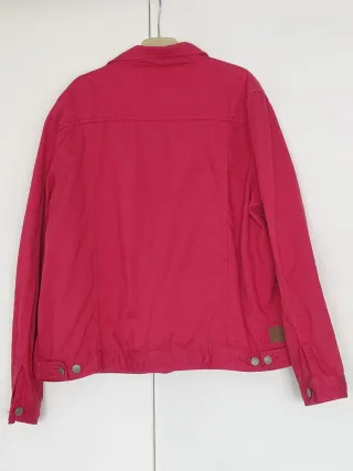 Cazadora vaquera roja