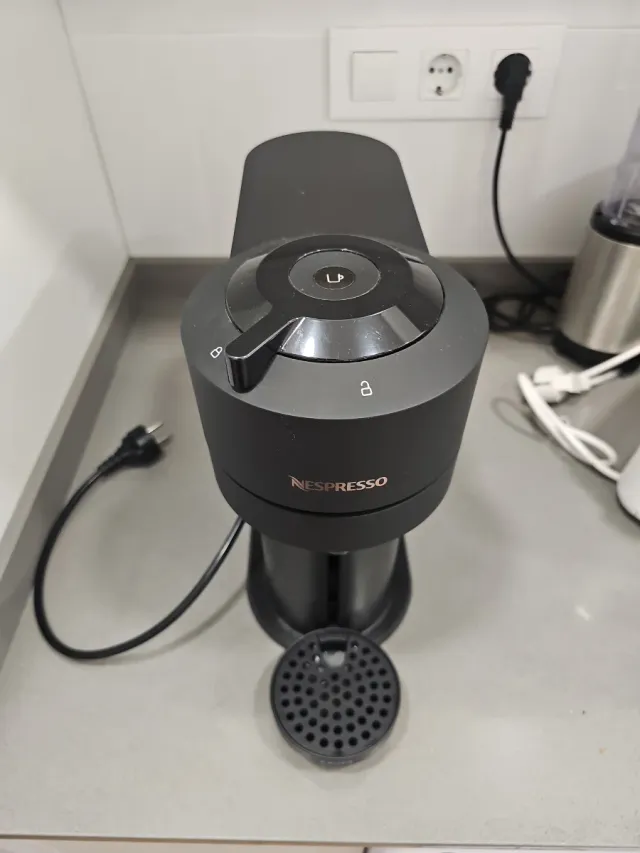 Cafetera Nespresso Vertuo Negra