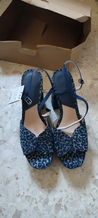 Sandalias Mango Talla 39 Azul y Dorado.