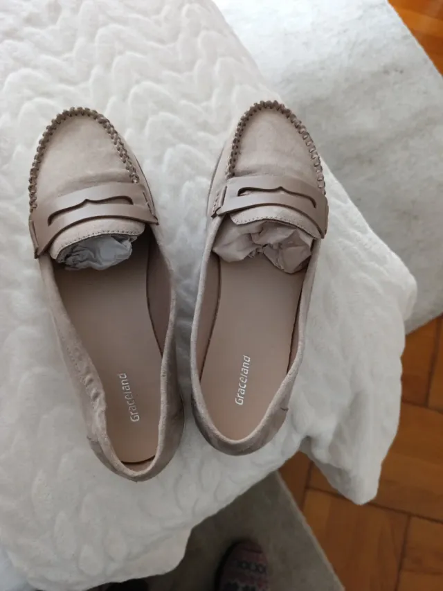 Mocasines beige y plateados nuevos