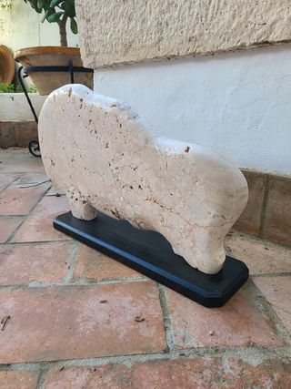 Escultura Toro Piedra y Metal