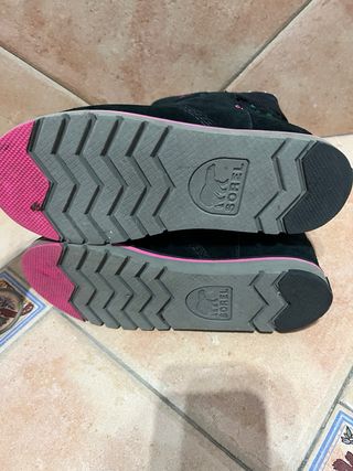 Botas Sorel Negras con Estrellas Rosas