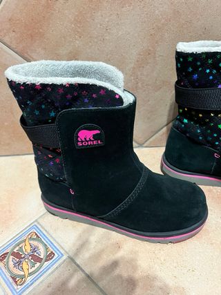 Botas Sorel Negras con Estrellas Rosas