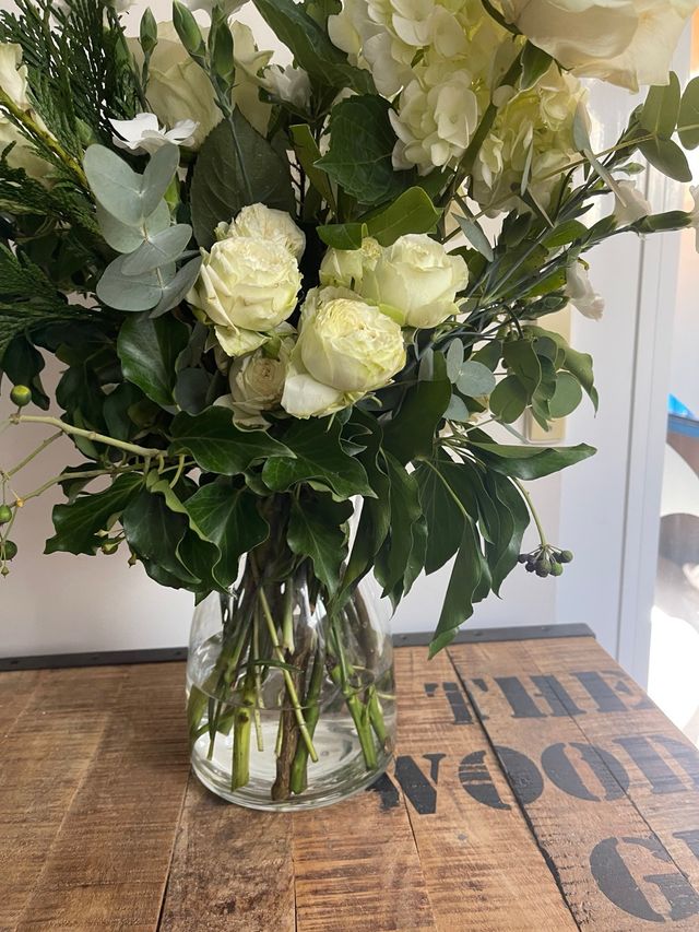 Florero de cristal transparente