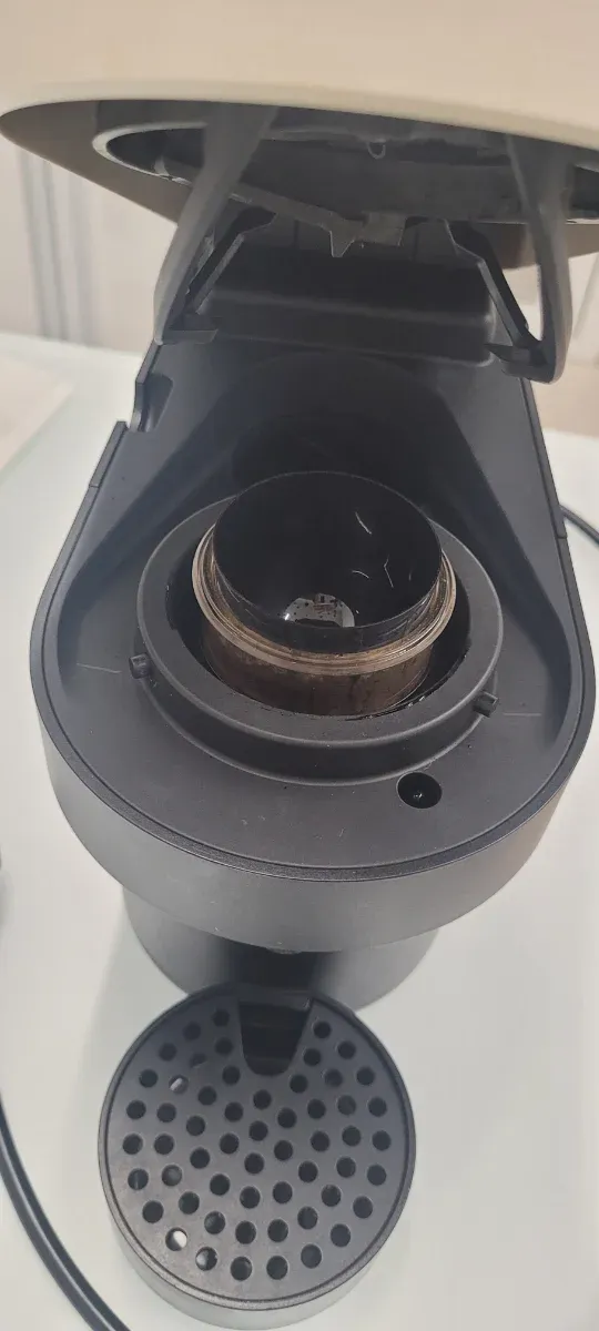 Cafetera Nespresso Vertuo Beige