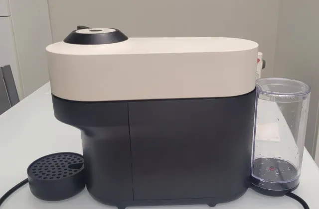 Cafetera Nespresso Vertuo Beige