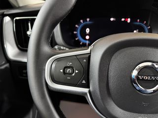 VOLVO XC60 2.0 197CV B4 D Momentum Pro AUTO 8V