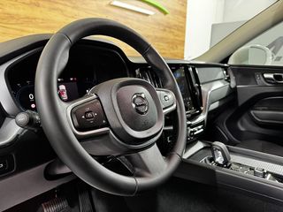 VOLVO XC60 2.0 197CV B4 D Momentum Pro AUTO 8V