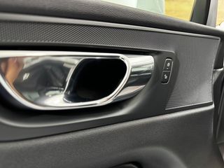 VOLVO XC60 2.0 197CV B4 D Momentum Pro AUTO 8V