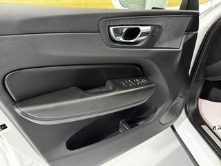 VOLVO XC60 2.0 197CV B4 D Momentum Pro AUTO 8V