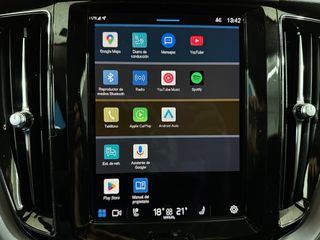 VOLVO XC60 2.0 197CV B4 D Momentum Pro AUTO 8V