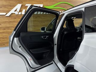 VOLVO XC60 2.0 197CV B4 D Momentum Pro AUTO 8V