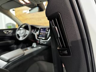 VOLVO XC60 2.0 197CV B4 D Momentum Pro AUTO 8V