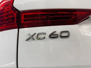 VOLVO XC60 2.0 197CV B4 D Momentum Pro AUTO 8V
