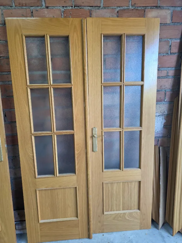 Puertas de Madera Maciza con Vidrio