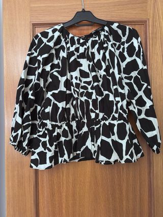 Blusa Zara Estampado Animal Manga tres cuartos.