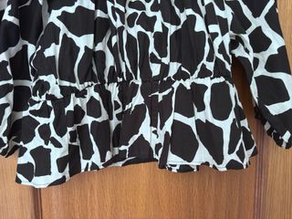 Blusa Zara Estampado Animal Manga tres cuartos.