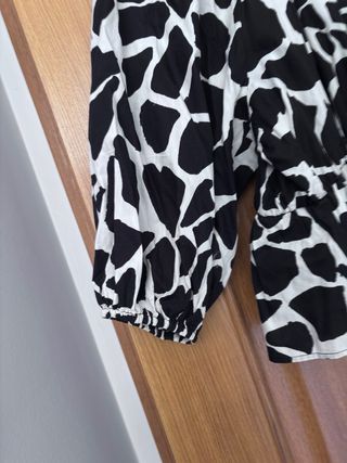 Blusa Zara Estampado Animal Manga tres cuartos.