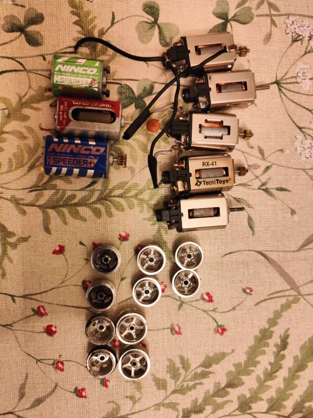 Accesorios Scalextric: Motores y Llantas