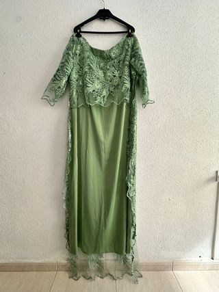 Vestido largo verde con encaje
