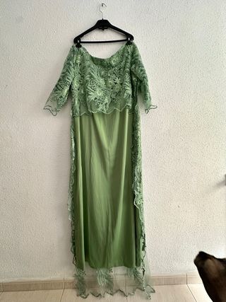 Vestido largo verde con encaje