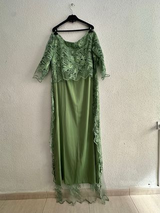 Vestido largo verde con encaje