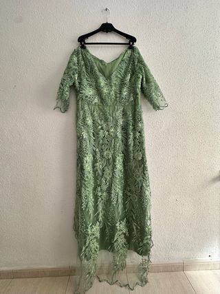Vestido largo verde con encaje