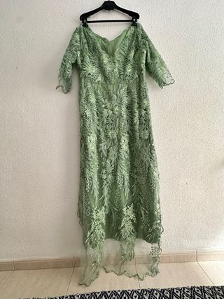 Vestido largo verde con encaje