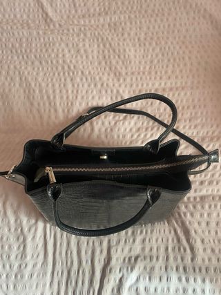 Bolso negro efecto piel cocodrilo