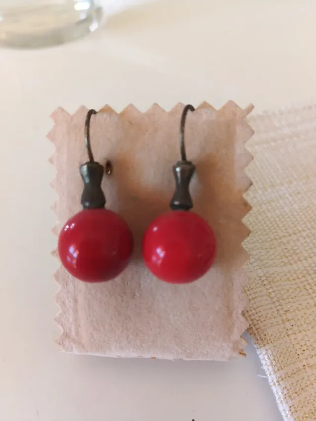 Pendientes de plata con bola roja