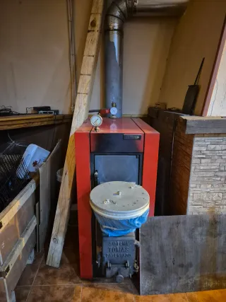 Caldera Pellet Roca Roja y Negra