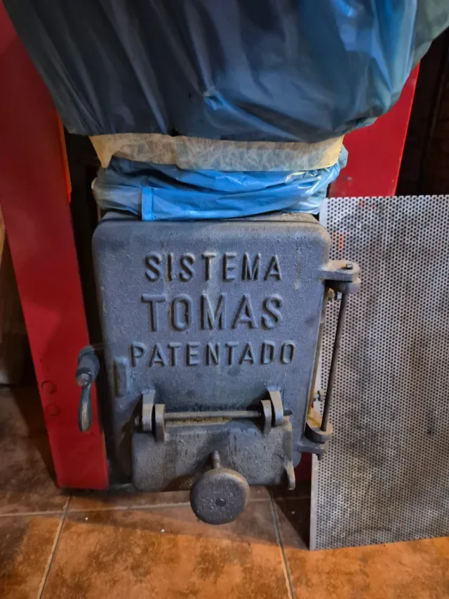 Caldera Pellet Roca Roja y Negra