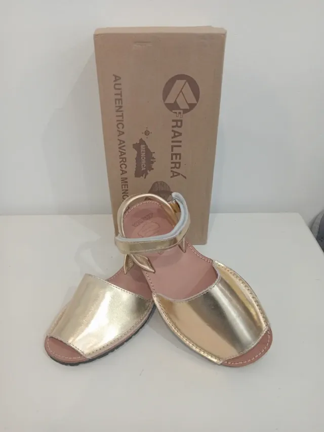 Menorquinas Frailera Talla 33 Doradas